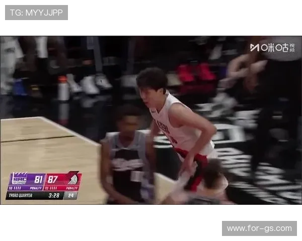 杨瀚森遭遇包夹沉着应对送妙传助攻队友命中关键三分