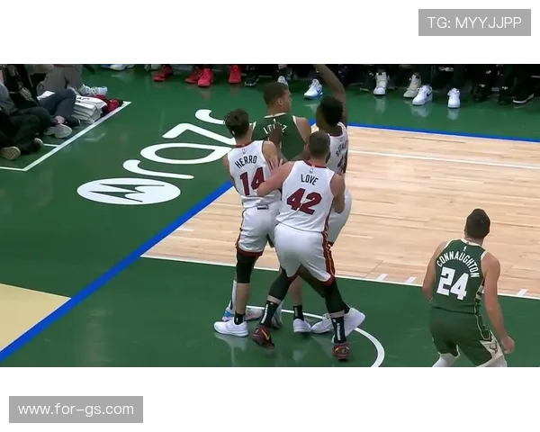 西索科灵巧空切杀入篮下强势起飞无视防守完成精彩折叠暴扣