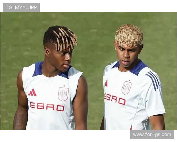 奇妙缘分重现巴黎小将恩贾恩图与亚马尔曾在U10赛场相遇